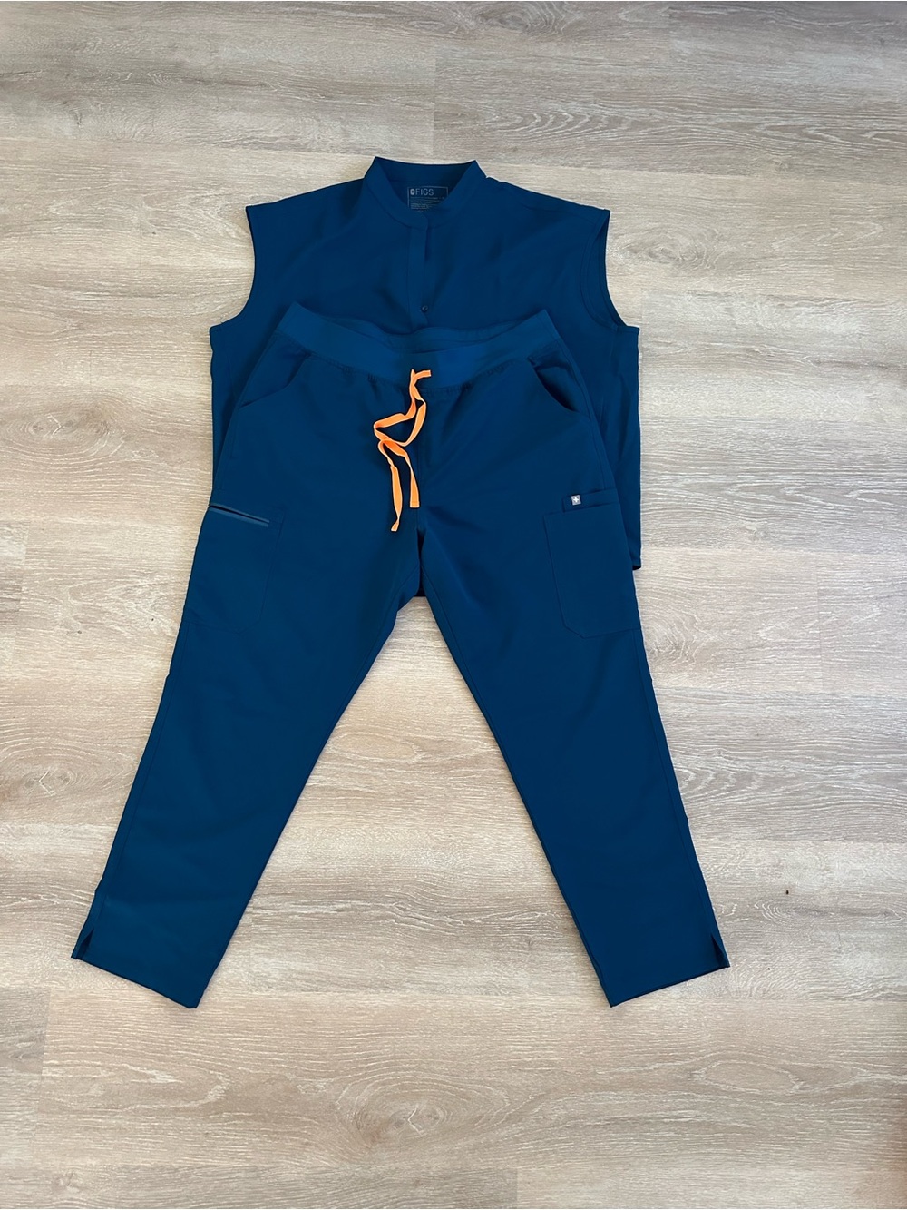 FIGS scrub sets ! Yola skinny bottoms! Rafaela top!